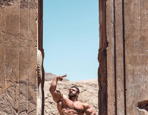 عکس کنعانی زادگان در تخت جمشید