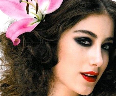 عکس همسر واقعی هازال کایا بازیگر ترکیه