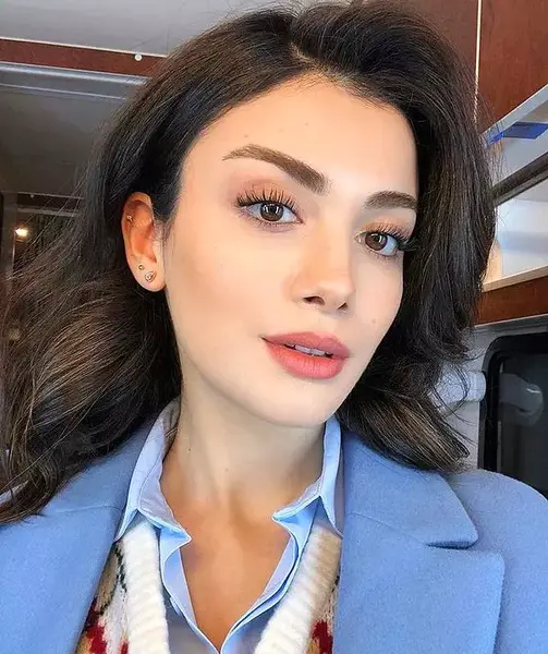 عکس همسر اوزگه یاگیز