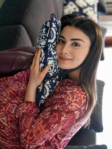 عکس همسر اوزگه یاگیز