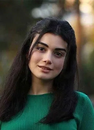 عکس همسر اوزگه یاگیز