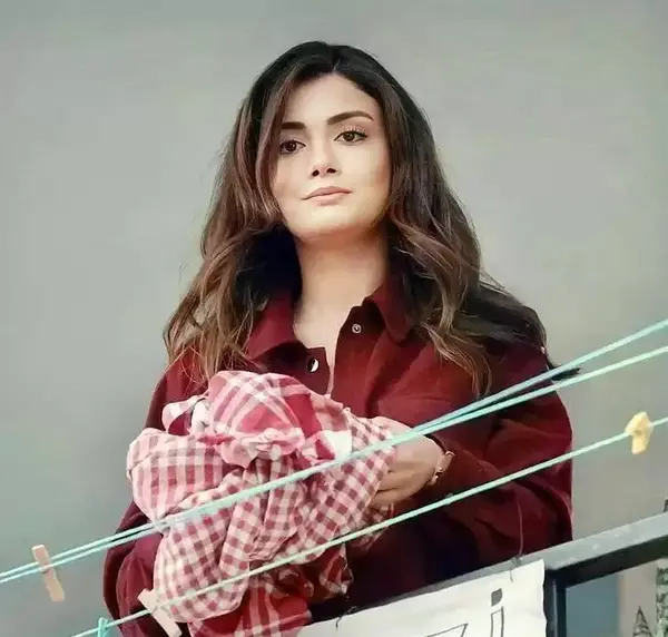 عکس همسر اوزگه یاگیز