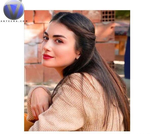 عکس همسر اوزگه یاگیز