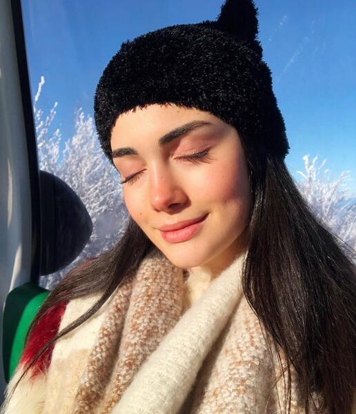 عکس همسر واقعی اوزگه یاگیز