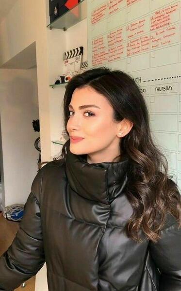 عکس همسر واقعی اوزگه یاگیز