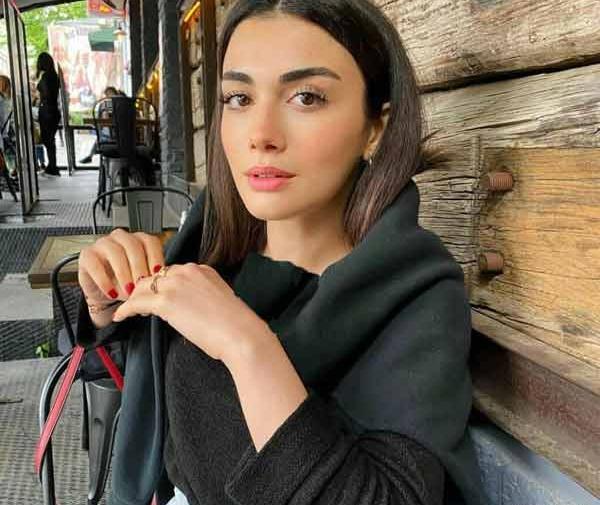 عکس همسر واقعی اوزگه یاگیز