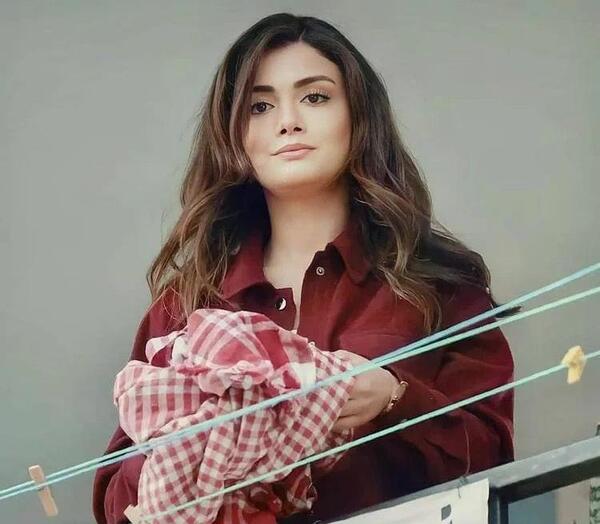 عکس همسر واقعی اوزگه یاگیز