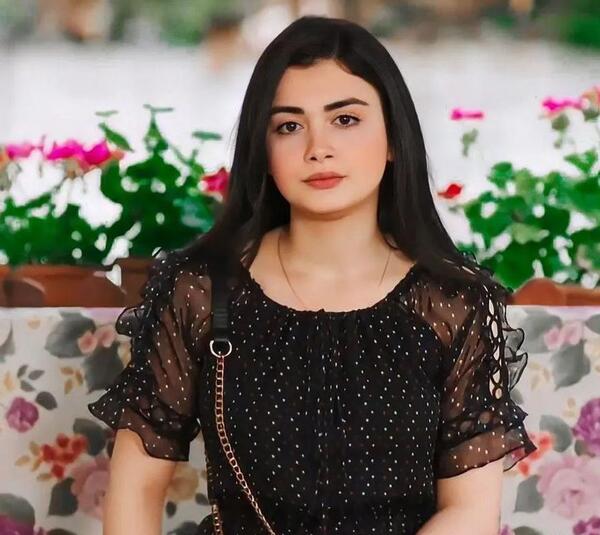 عکس همسر واقعی اوزگه یاگیز