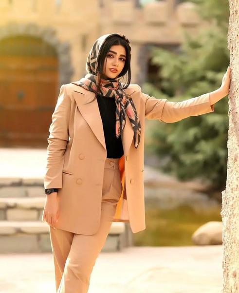 عکس سرنا امینی و خواهرش