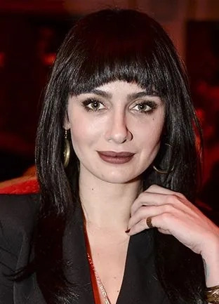 عکس جوانی بیرجه آکالای