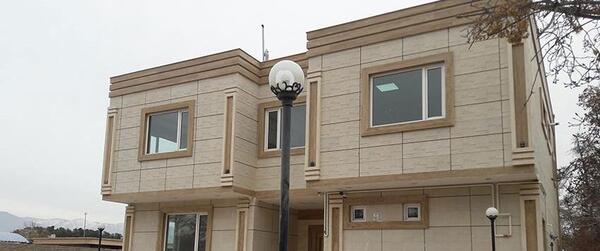 عکس خانه معمولی از بیرون