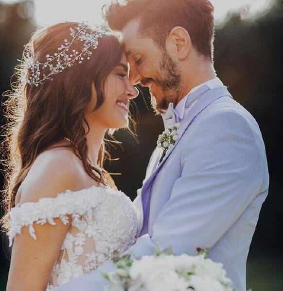 عکس دنیز بایسال و خواهرش