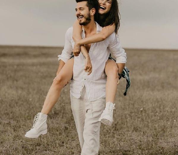عکس دنیز بایسال و خواهرش
