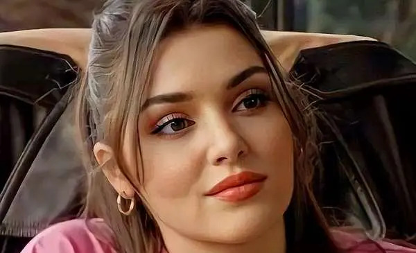 عکس هانده و مادربزرگش