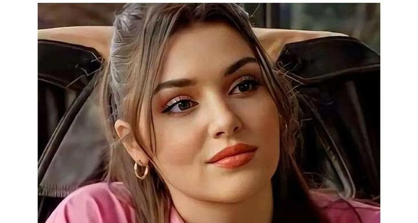 عکس هانده و مادربزرگش