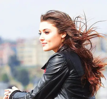عکس هانده ارچل و مادربزرگش