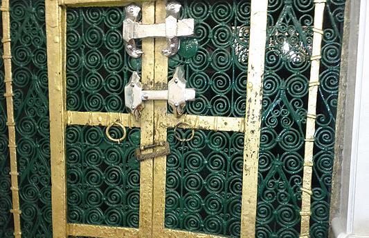 عکس درب خانه حضرت زهرا