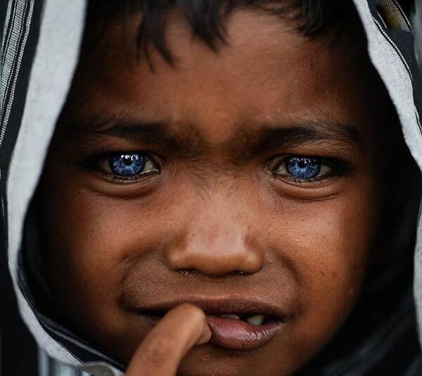 عکس آدم چشم آبی