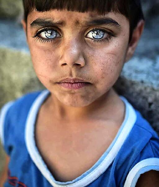 عکس آدم چشم رنگی