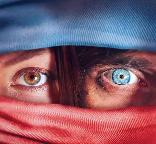 عکس آدم چشم رنگی