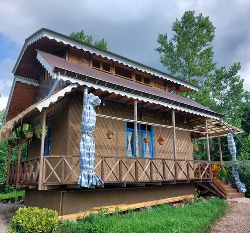 عکس خانه روستایی برای پروفایل