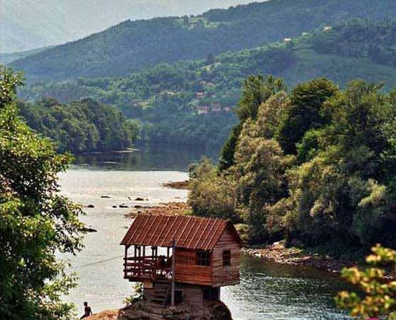 عکس خانه رویایی در جنگل