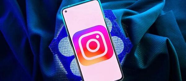 عکس استیکر اینستاگرام