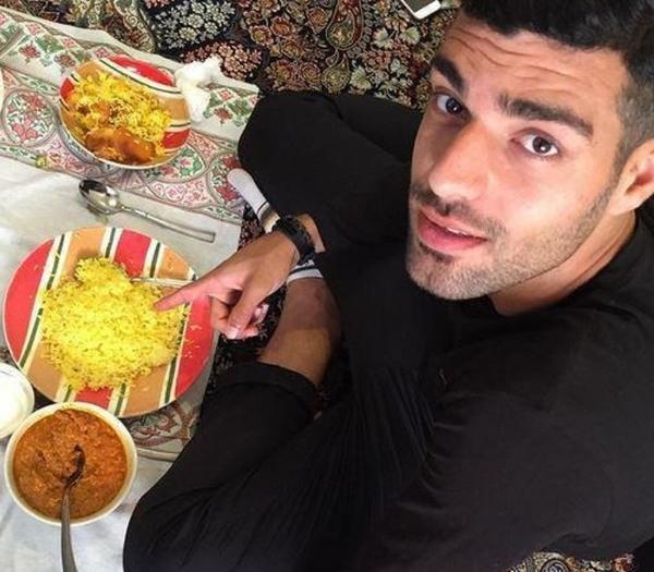 عکس از خانه مهدی طارمی