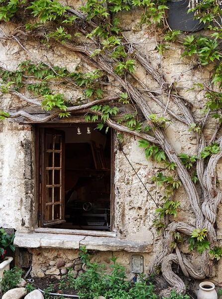 عکس خانه قدیمی برای پروفایل