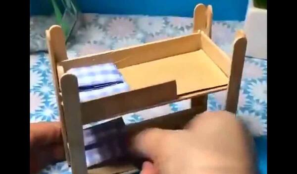 عکس خانه دو طبقه با چوب بستنی