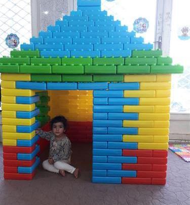 عکس خانه آجری اسباب بازی
