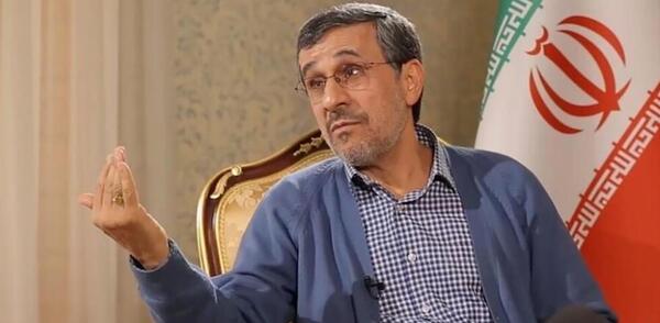 عکس احمدی نژاد در خانه