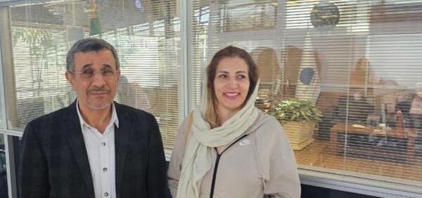 عکس احمدی نژاد در خانه