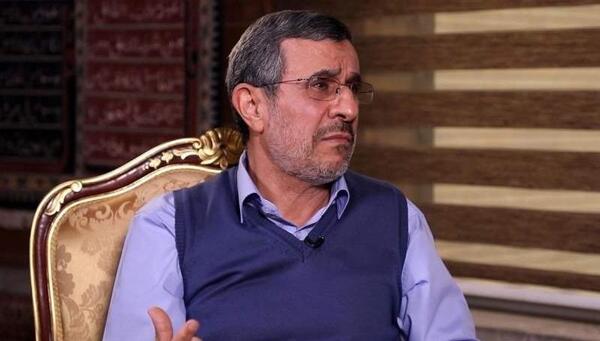 عکس احمدی نژاد در خانه