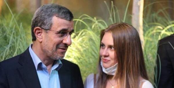 عکس احمدی نژاد در خانه