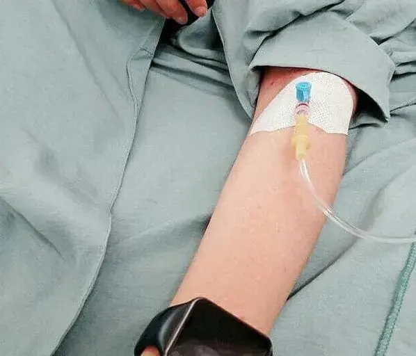 عکس سرم دست برای استوری