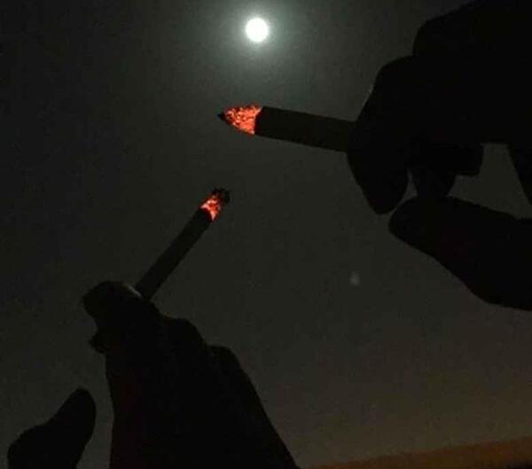 استوري رفيق عکس دست رفیق دخترونه فیک