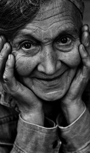 عکس صورت پیرزن