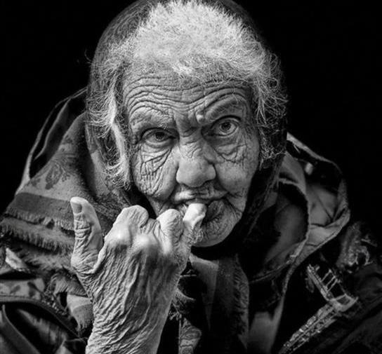 عکس چهره پیرزن برای طراحی