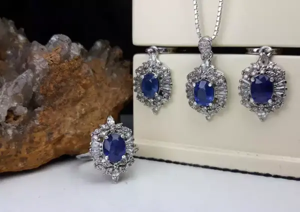 عکس سنگ یاقوت کبود اصل
