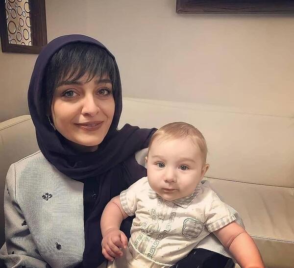 عکس بچگی های ساره بیات