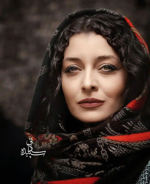 عکس بچگی های ساره بیات