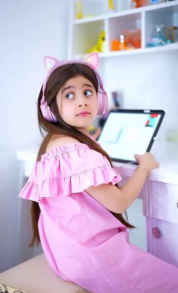 عکس بچگی السا عبداللهی