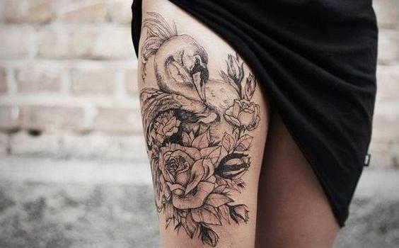 عکس تاتو روی شکم زن
