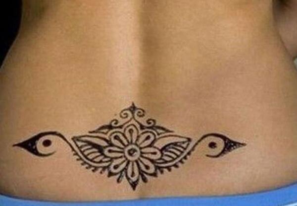 عکس تاتو روی کمر دختر