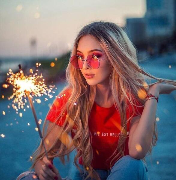 عکس پروفایل دخترونه لباس قرمز