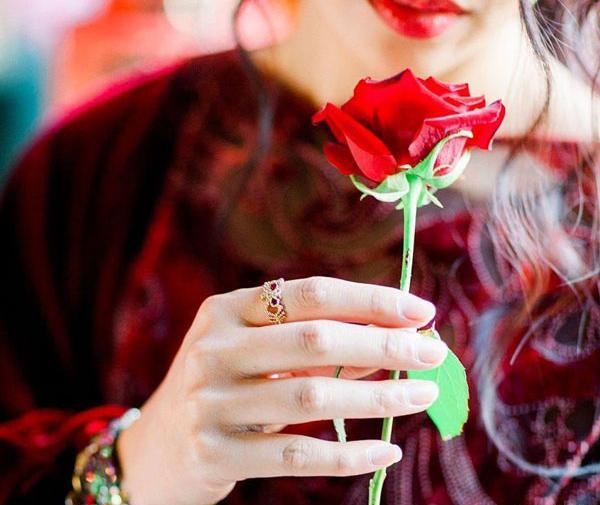 عکس پروفایل دخترونه لباس قرمز