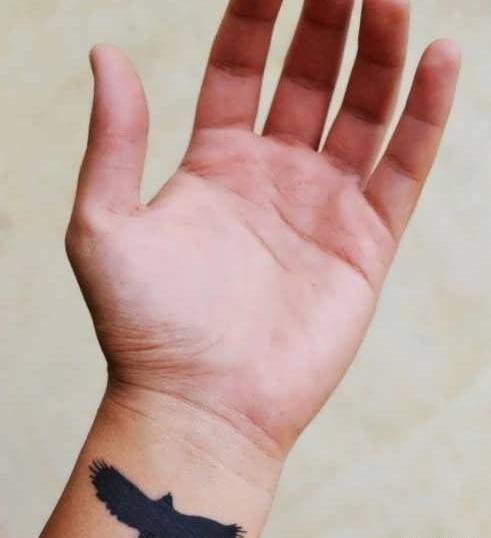 عکس تاتو روی دست مردانه کوچک