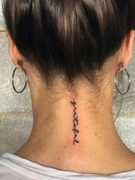 عکس تاتو روی گردن زنانه
