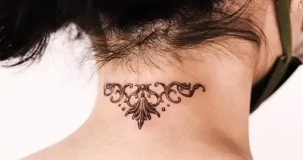 عکس تاتو روی گردن زنانه